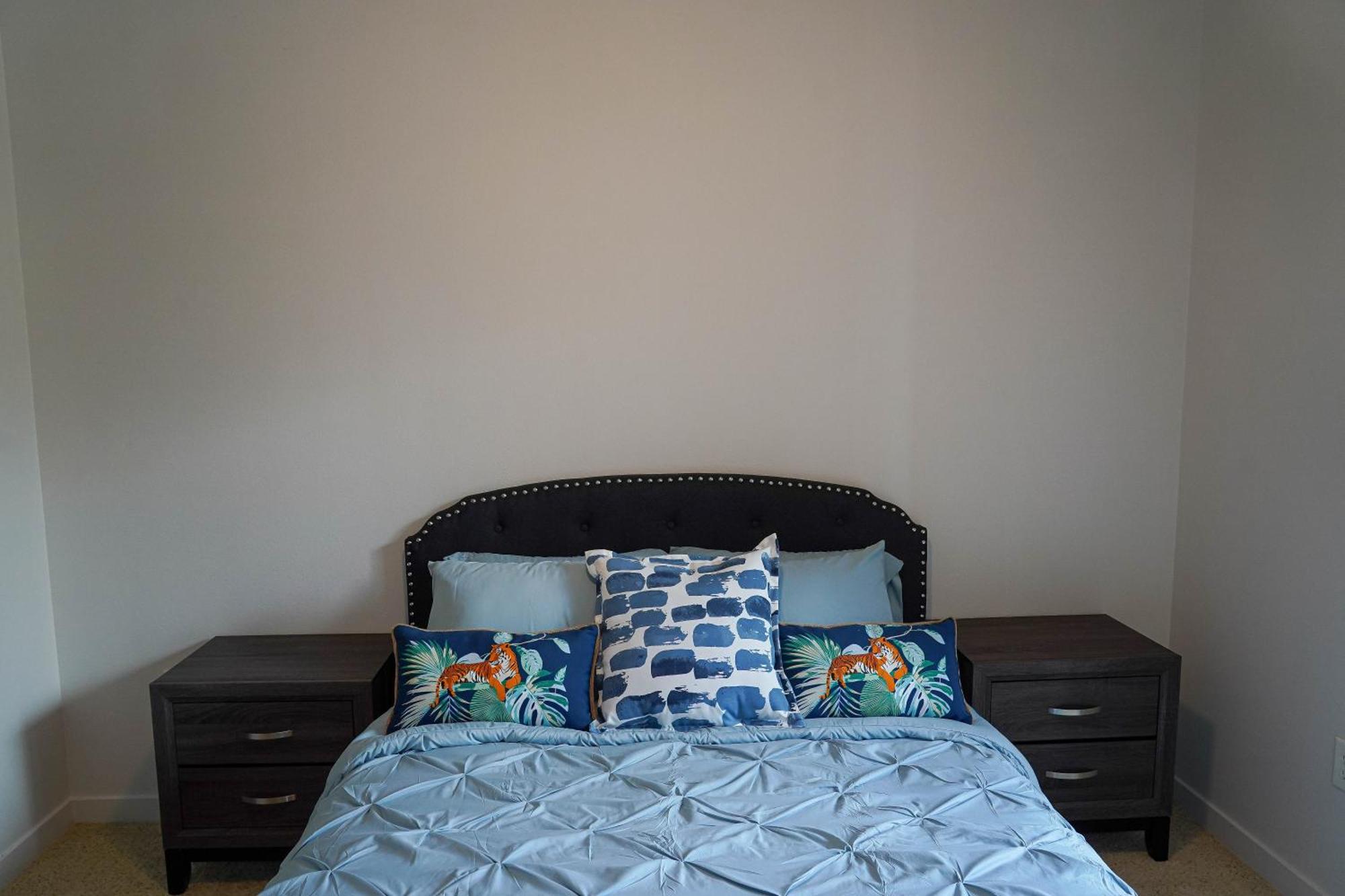 לוס אנג'לס Lux 2 Bedroom In Woodland Hills מראה חיצוני תמונה