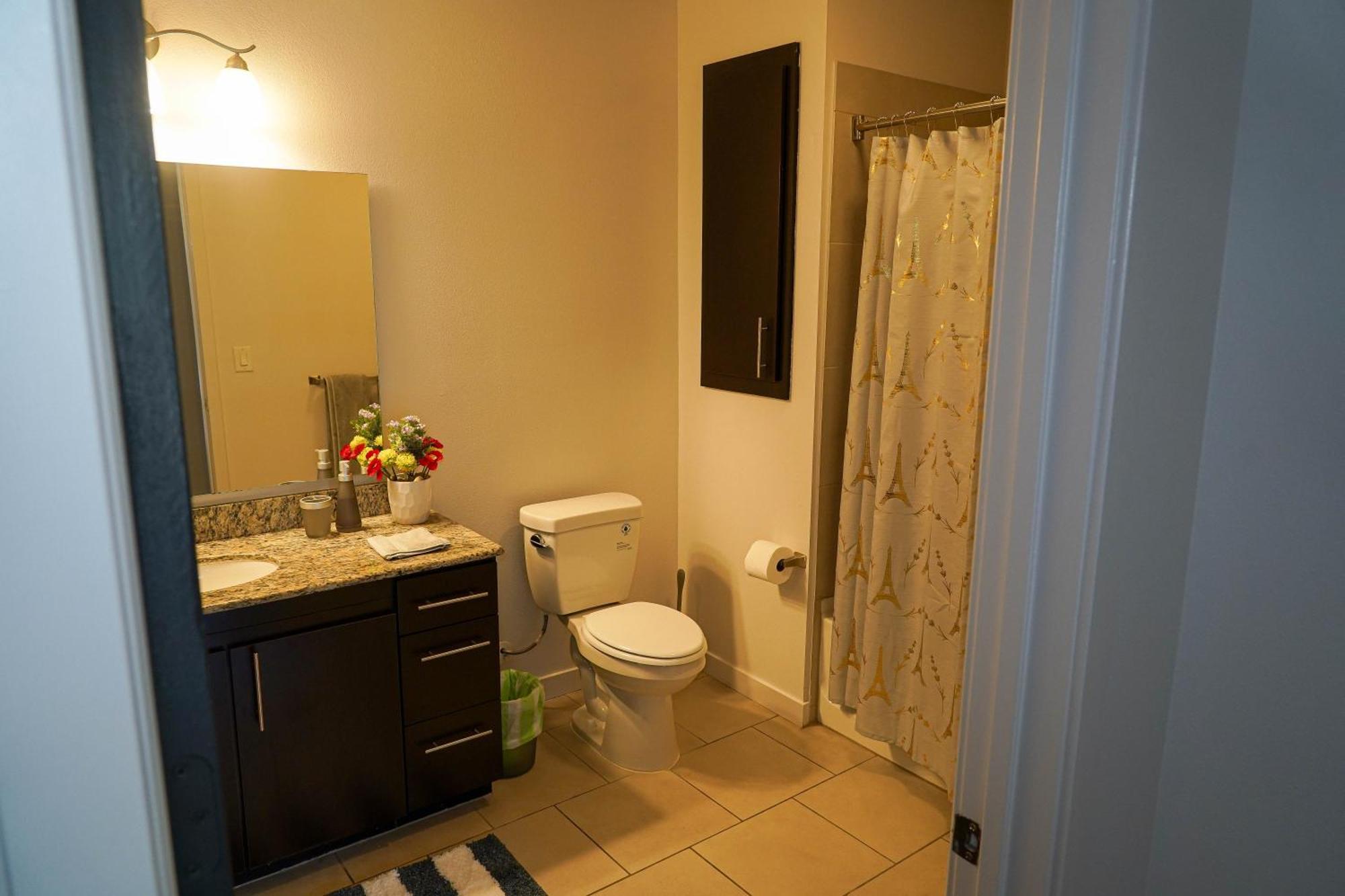 לוס אנג'לס Lux 2 Bedroom In Woodland Hills מראה חיצוני תמונה