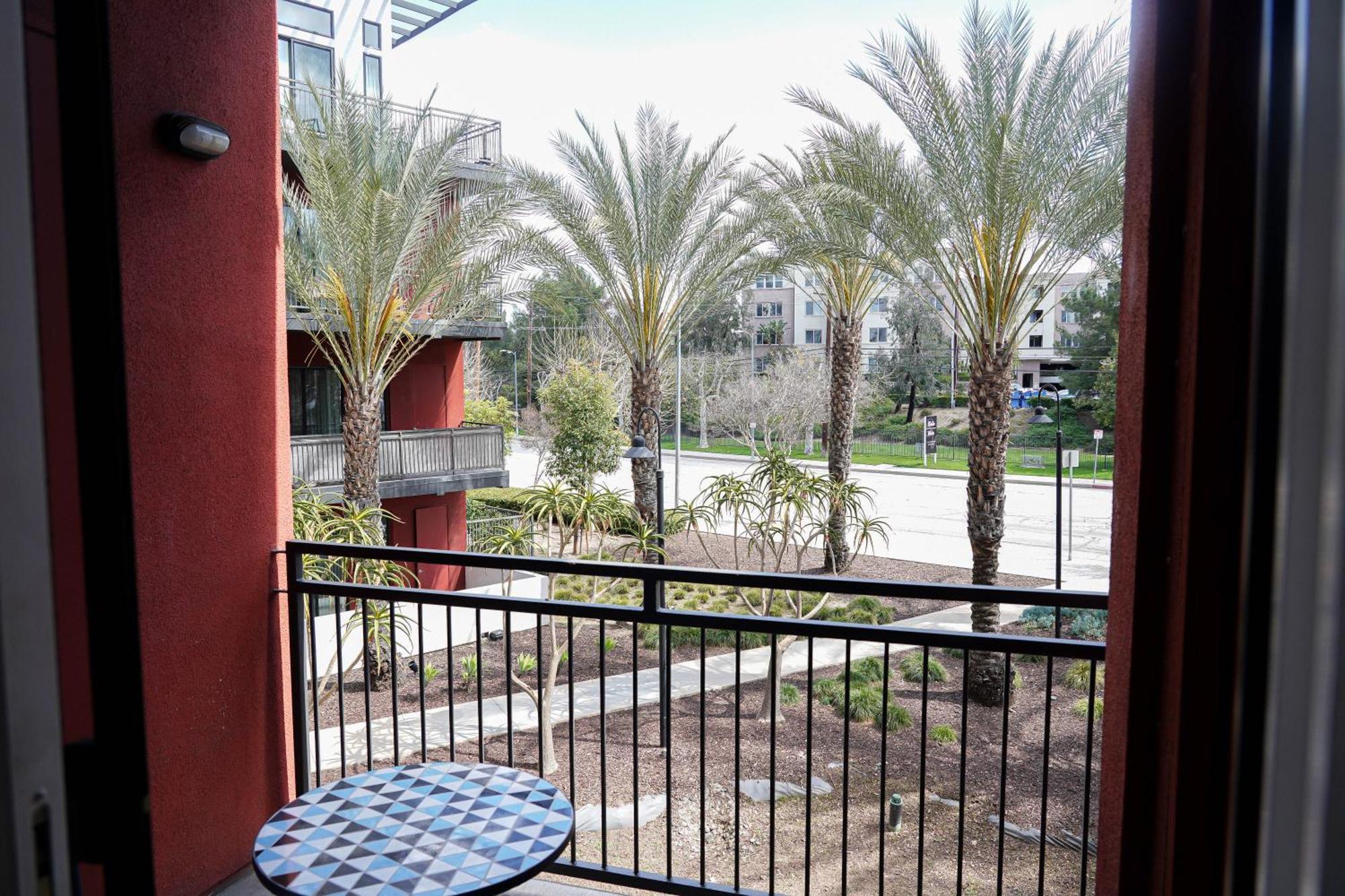 לוס אנג'לס Lux 2 Bedroom In Woodland Hills מראה חיצוני תמונה